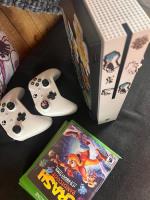 Xbox One S , 3 Juegos Originales, 2 Controles  segunda mano  Colombia 