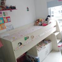 Dormitorio Infantil Compuesto Por Escrito Y Silla segunda mano  Colombia 